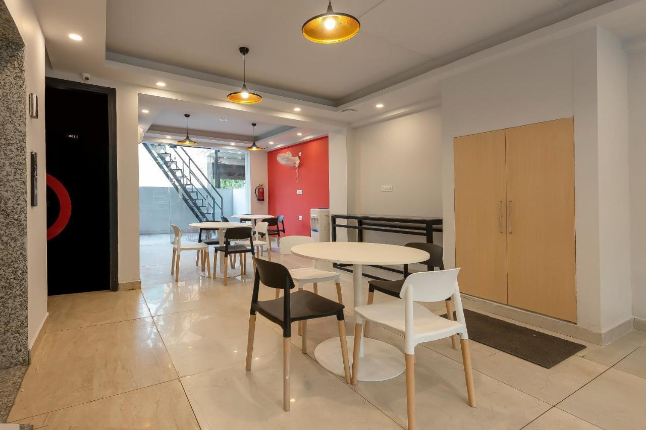 Collection O 162 Vardhman International Hotell Gurgaon Exteriör bild