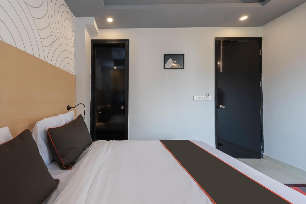 Collection O 162 Vardhman International Hotell Gurgaon Exteriör bild